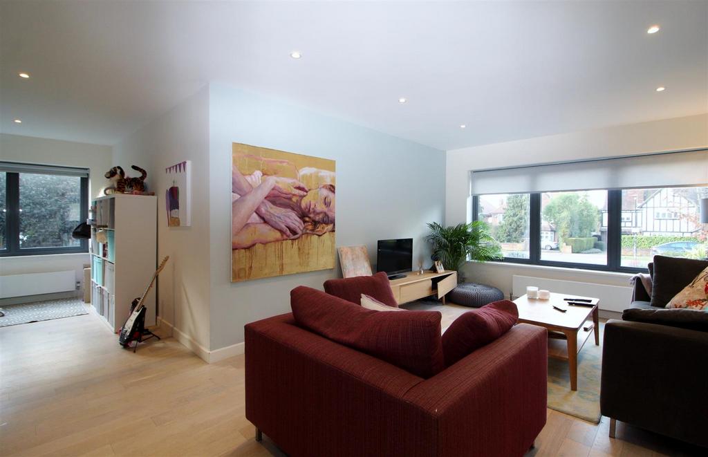 32 A Brookmans Avenue New 039.JPG