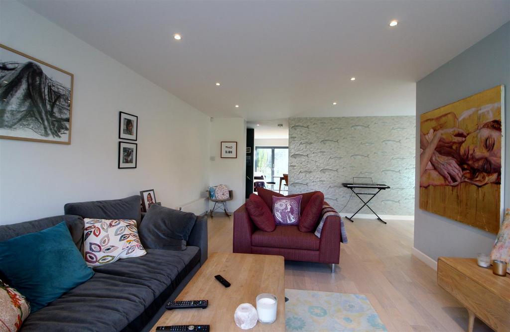 32 A Brookmans Avenue New 011.JPG