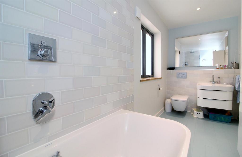 32 A Brookmans Avenue New 036.JPG
