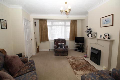 61 Deepdene, Potters Bar, EN6 3DG