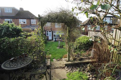 61 Deepdene, Potters Bar, EN6 3DG