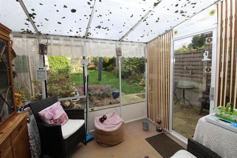 61 Deepdene, Potters Bar, EN6 3DG