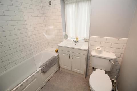 2 Fayerfield, Potters Bar, EN6 5DQ