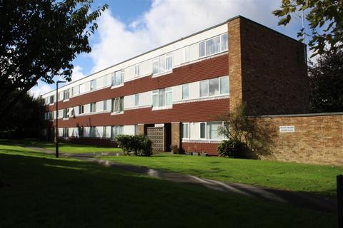 2 Fayerfield, Potters Bar, EN6 5DQ