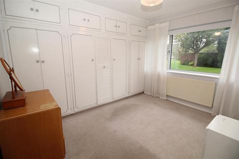 2 Fayerfield, Potters Bar, EN6 5DQ