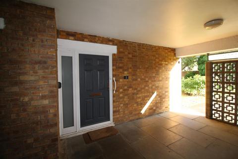 2 Fayerfield, Potters Bar, EN6 5DQ