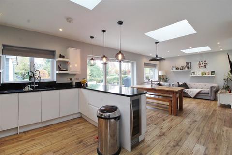 16 Skimpans Close, Welham Green, Hatfield, AL9 7PB
