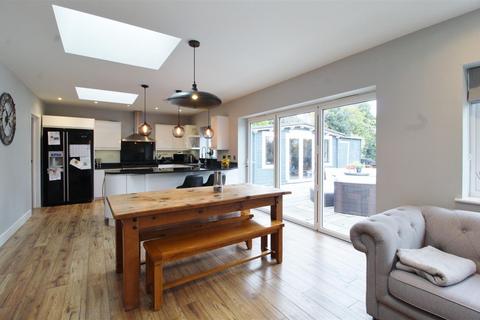 16 Skimpans Close, Welham Green, Hatfield, AL9 7PB
