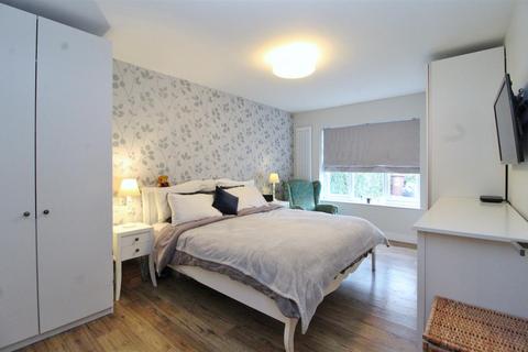 16 Skimpans Close, Welham Green, Hatfield, AL9 7PB