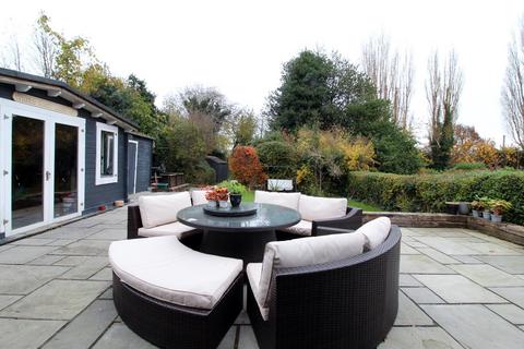 16 Skimpans Close, Welham Green, Hatfield, AL9 7PB