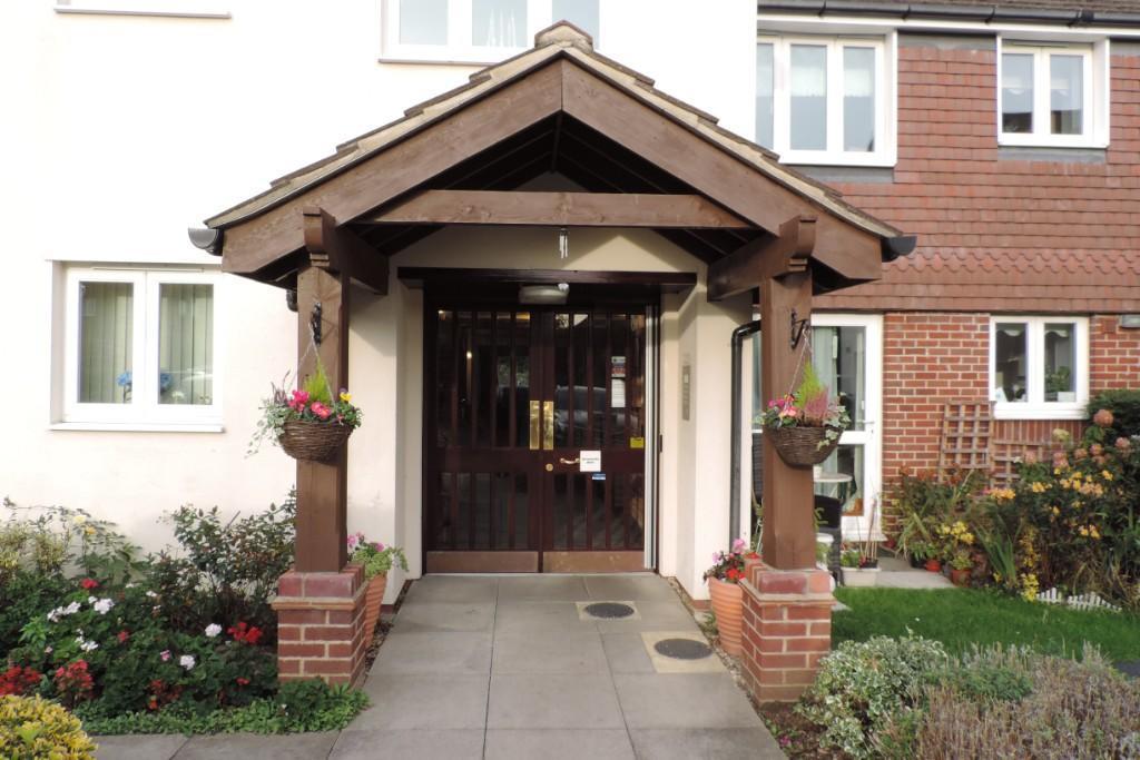 38 Potters Court Entrance.jpeg