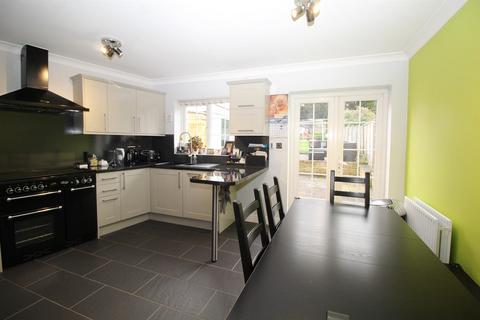 50 Deepdene, Potters Bar, EN6 3DE