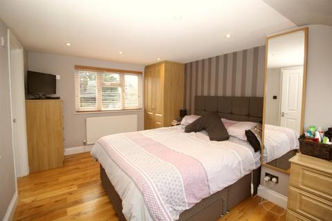 50 Deepdene, Potters Bar, EN6 3DE