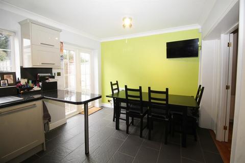 50 Deepdene, Potters Bar, EN6 3DE