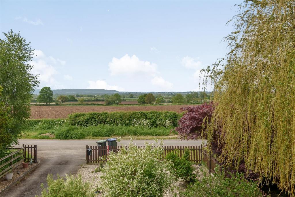 Corn Close, Poulshot, Devizes 3 bed end of terrace house for sale £
