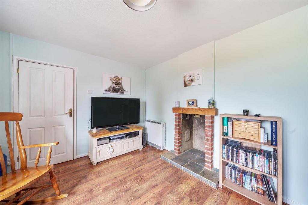 Corn Close, Poulshot, Devizes 3 bed end of terrace house for sale £