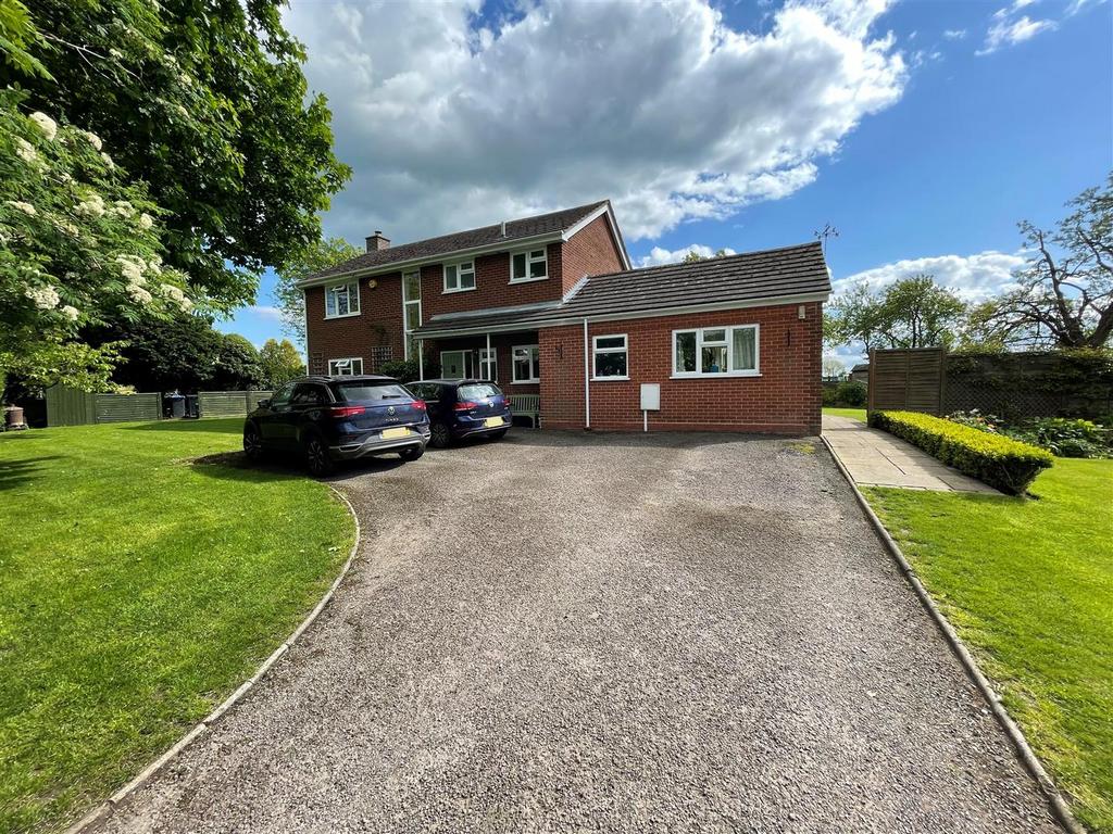 Welsh Road East, Southam 4 bed detached house for sale £695,000