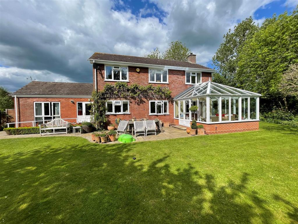 Welsh Road East, Southam 4 bed detached house for sale £695,000
