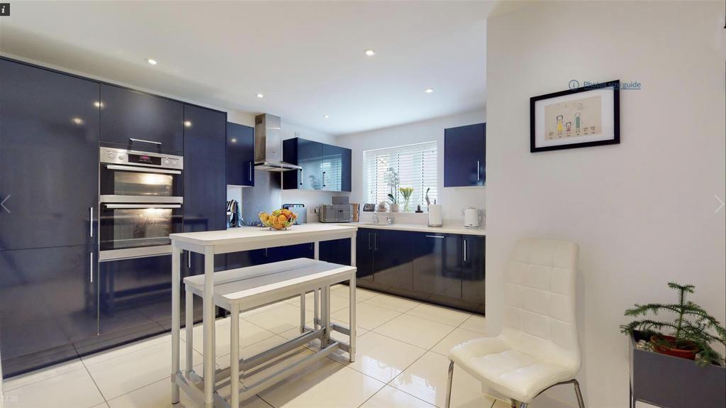 Kitchen breakfast room