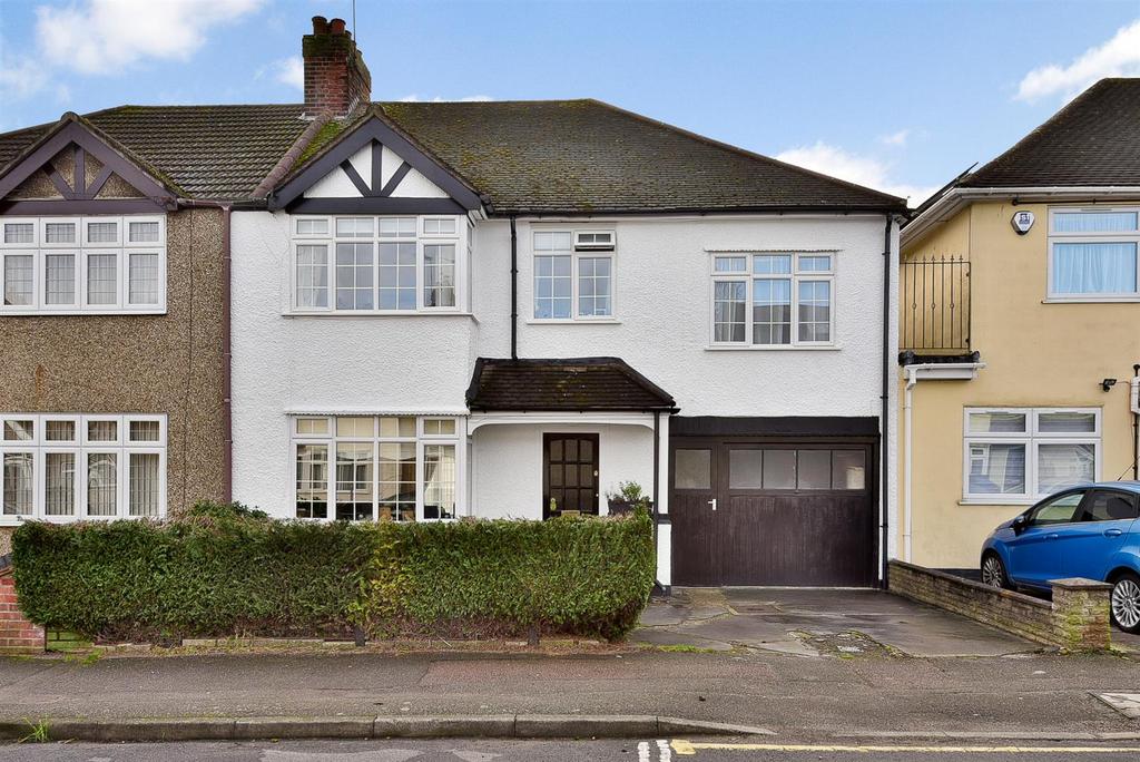 Cotton Road, Potters Bar EN6 5 bed semidetached house £685,000