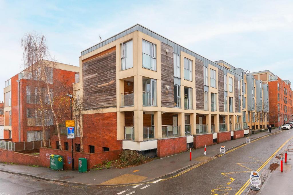 Armidale Place, Montpelier 2 bed flat for sale £275,000