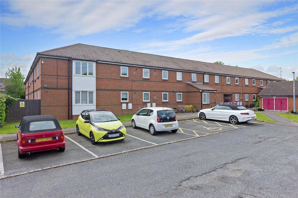 Guardian Court, Rainham, Gillingham, Kent, ME8 1 bed apartment for sale £140,000