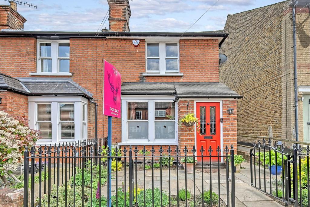 Woburn Avenue, Theydon Bois, Epping 3 bed house £725,000