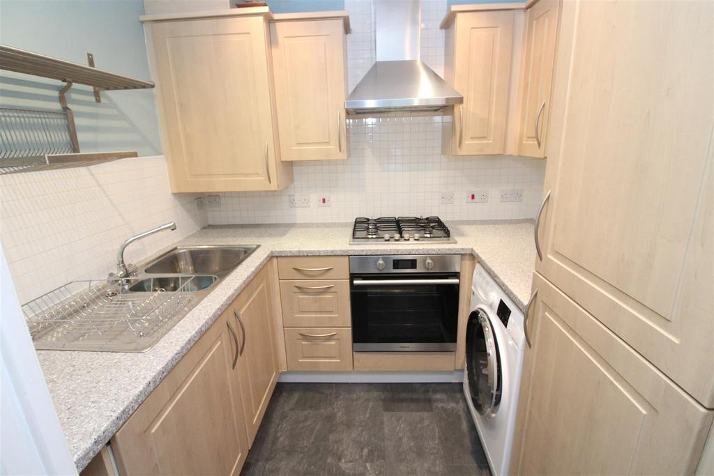 Lamberton Drive, Brymbo, Wrexham 2 bed apartment £650 pcm (£150 pw)
