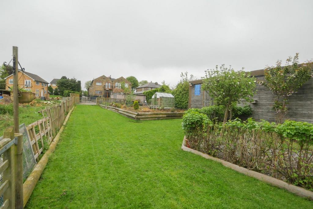 Tyersal Crescent, Tyersal, BD4 8HA 3 bed semidetached house £375,000