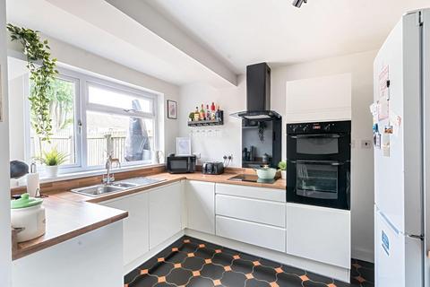 13 Dorts Crescent, Church Fenton, Tadcaster, LS24 9RU
