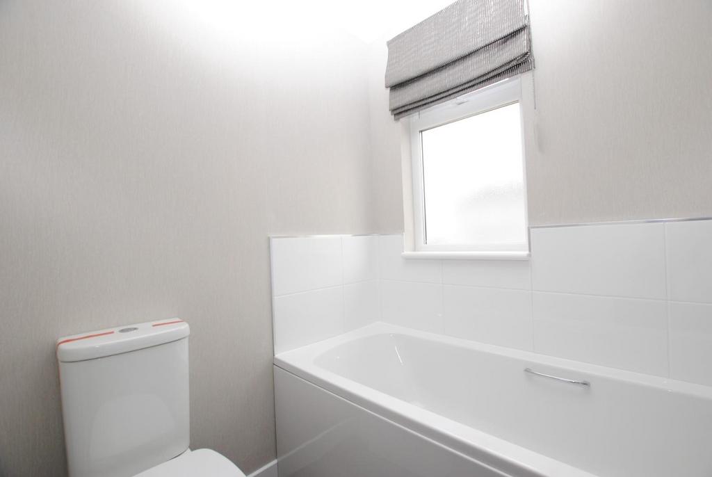 Bathroom 01.jpg