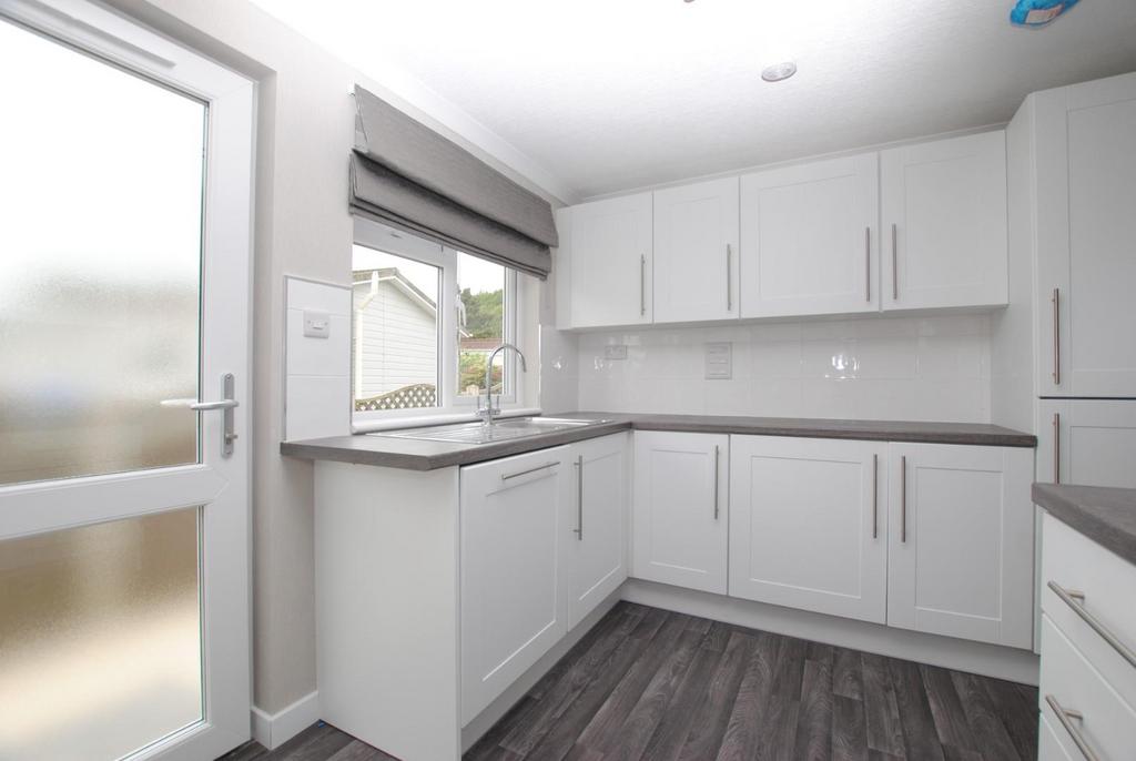 Kitchen 01.jpg