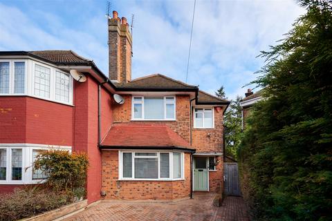 3 bedroom end of terrace house for sale - River Avenue, London