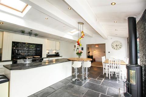 18 Old House Close, Hemingfield, Barnsley, S73 0QS