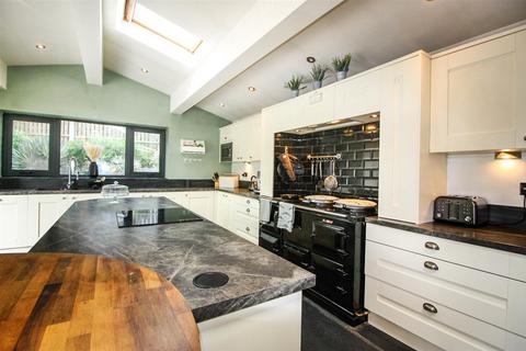 18 Old House Close, Hemingfield, Barnsley, S73 0QS