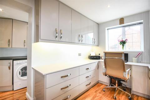 18 Old House Close, Hemingfield, Barnsley, S73 0QS