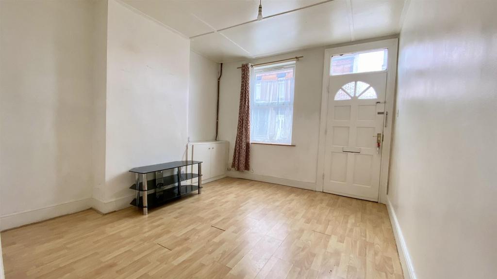 Bancroft Lane, Mansfield 3 bed terraced house £695 pcm (£160 pw)