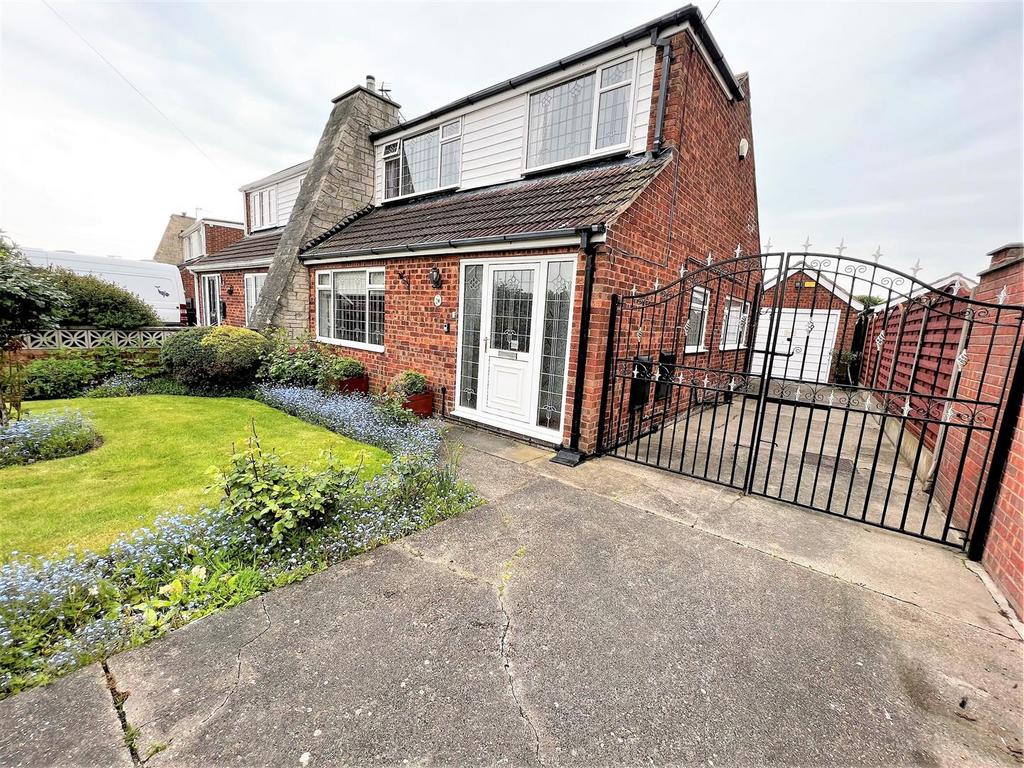 Road, Cleethorpes, N.E. Lincs, DN35 0HP 2 bed semidetached