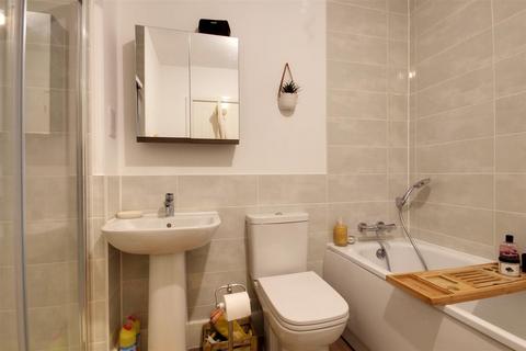 15 Bailey Way, Dursley, GL11 4FF
