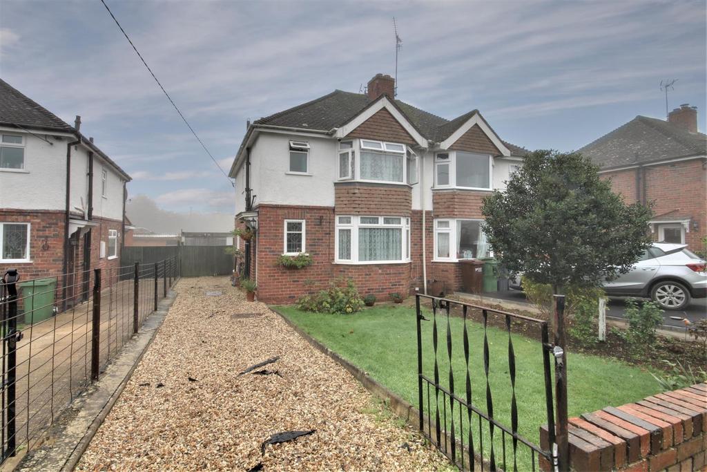 Kingshill Park, Dursley 3 bed semidetached house £305,000