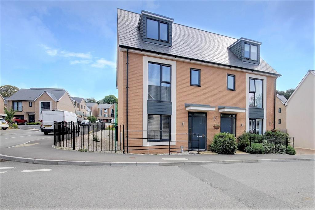 Lister Road, Dursley 4 bed semidetached house £350,000