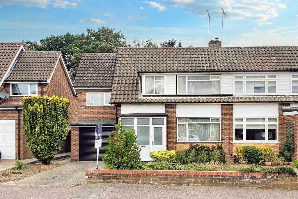 Docklands Avenue, Ingatestone 4 bed semidetached house for sale £580,000
