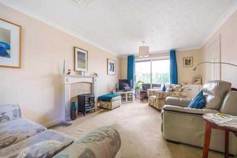 8 Clarke Close, Uffculme, Cullompton, EX15 3XX
