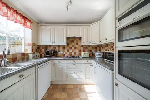 8 Clarke Close, Uffculme, Cullompton, EX15 3XX
