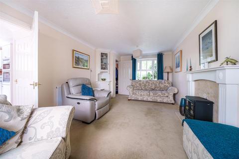8 Clarke Close, Uffculme, Cullompton, EX15 3XX