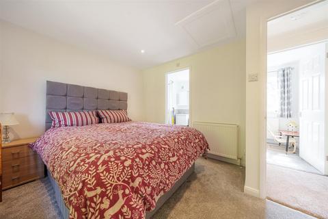 8 Clarke Close, Uffculme, Cullompton, EX15 3XX