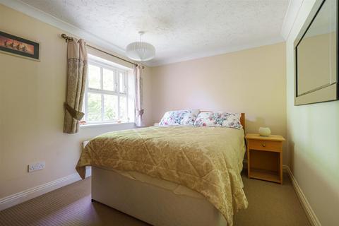8 Clarke Close, Uffculme, Cullompton, EX15 3XX