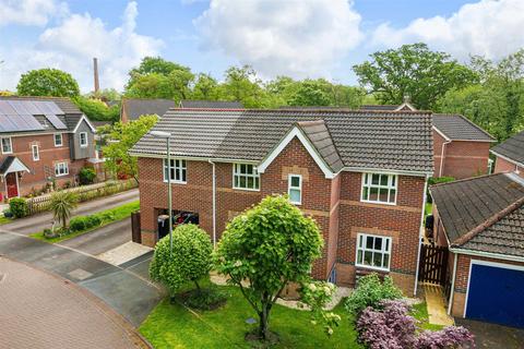 8 Clarke Close, Uffculme, Cullompton, EX15 3XX