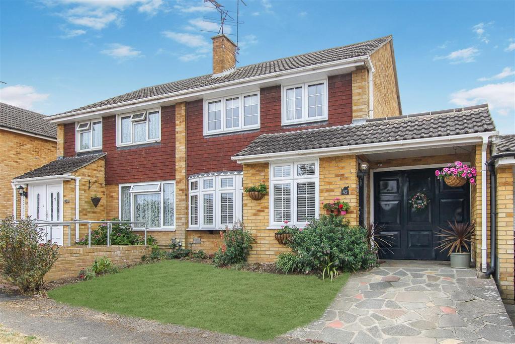 Barn Mead, Doddinghurst, Brentwood 3 bed semidetached house for sale