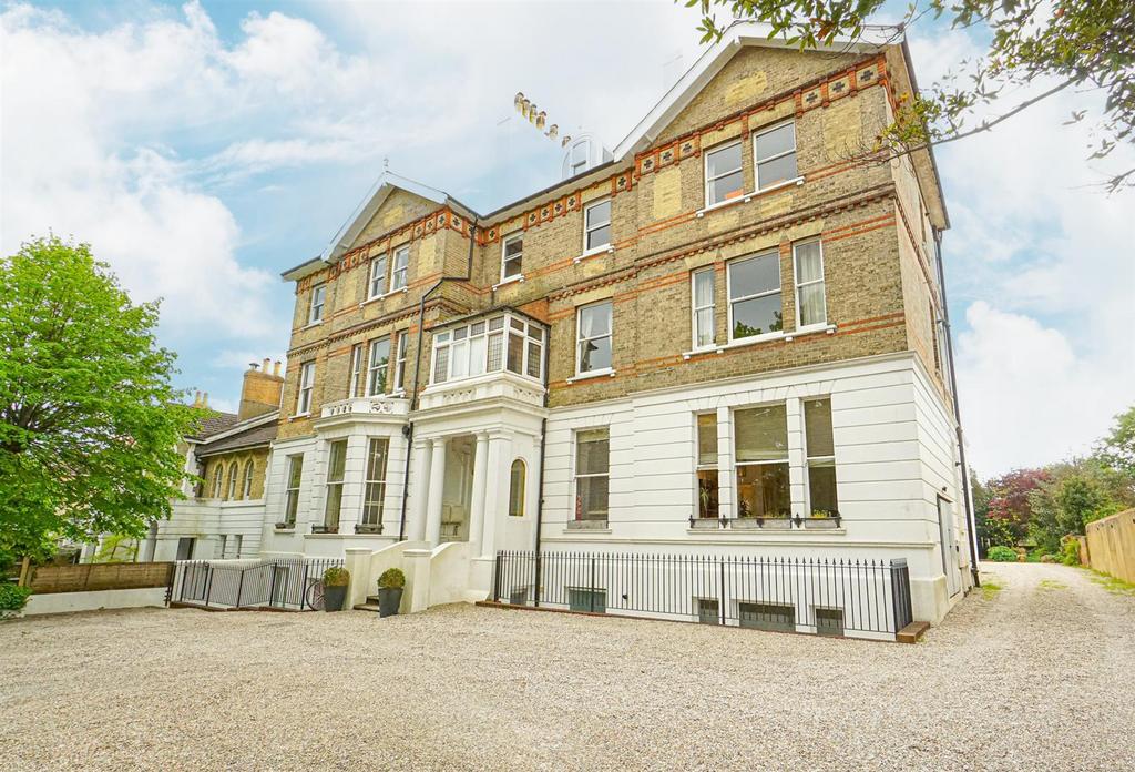 Upper Maze Hill, St. LeonardsOnSea 2 bed flat for sale £275,000